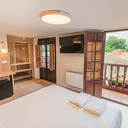 R Santillana Hotel 2*